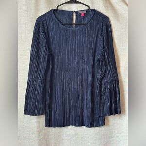 Vince Camuto•pleated blouse w/bell sleeves•women’s medium•polyester•plissé•blue
